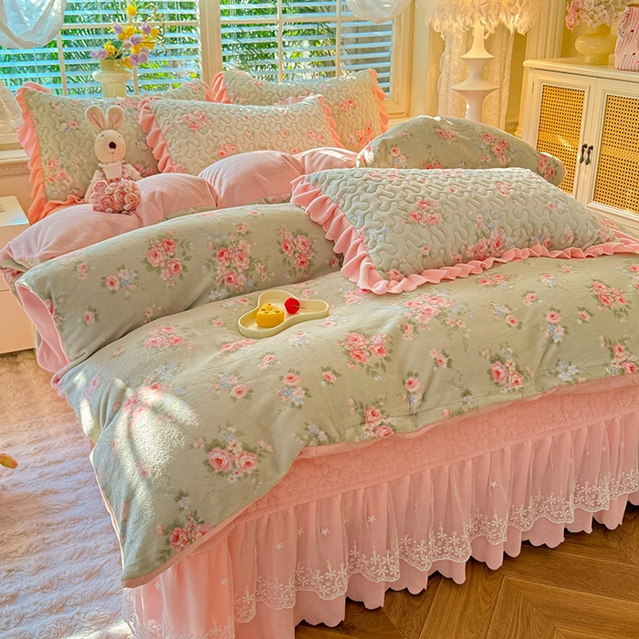 91家纺网 家纺一手货源 找家纺 九诺家纺 2025新款直播热款双层蕾丝花边牛奶绒印花床盖四件套床盖单件三件套 时光-沐熙花