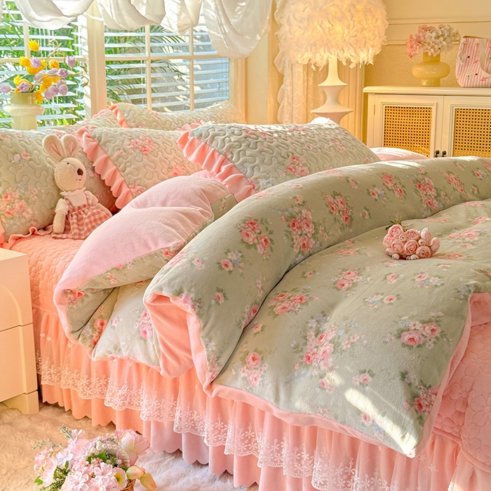 91家纺网 家纺一手货源 找家纺 九诺家纺 2025新款直播热款双层蕾丝花边牛奶绒印花床盖四件套床盖单件三件套 时光-沐熙花