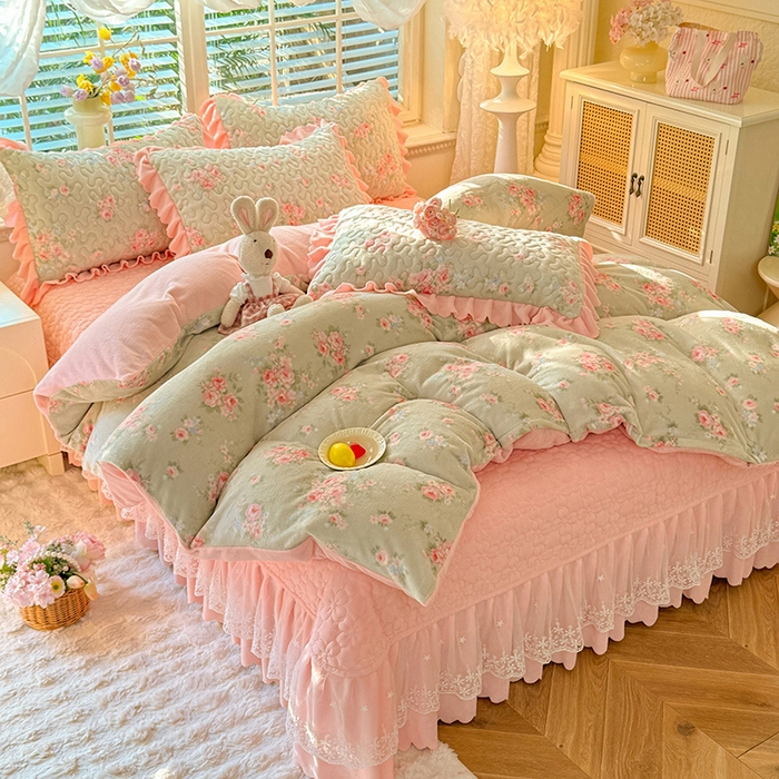 91家纺网 家纺一手货源 找家纺 九诺家纺 2025新款直播热款双层蕾丝花边牛奶绒印花床盖四件套床盖单件三件套 时光-沐熙花