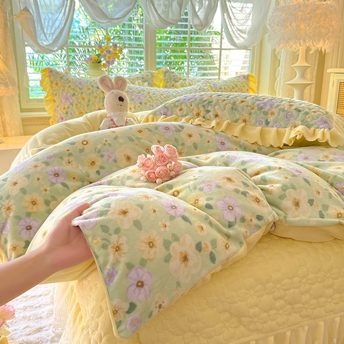 91家纺网 家纺一手货源 找家纺 九诺家纺 2025新款直播热款双层蕾丝花边牛奶绒印花床盖四件套床盖单件三件套 时光-暖阳之春