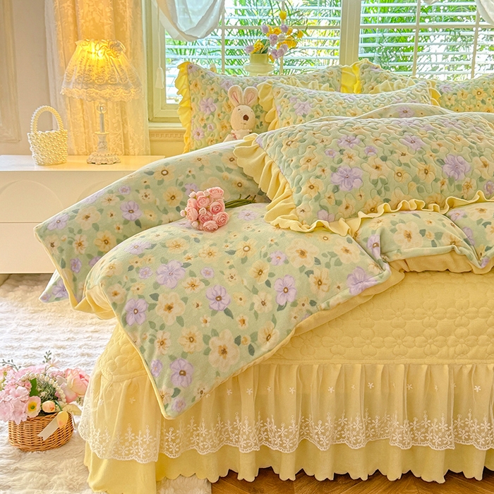 91家纺网 家纺一手货源 找家纺 九诺家纺 2025新款直播热款双层蕾丝花边牛奶绒印花床盖四件套床盖单件三件套 时光-暖阳之春