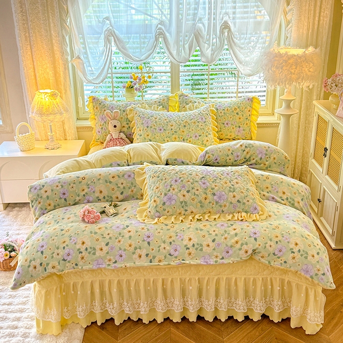 91家纺网 家纺一手货源 找家纺 九诺家纺 2025新款直播热款双层蕾丝花边牛奶绒印花床盖四件套床盖单件三件套 时光-暖阳之春