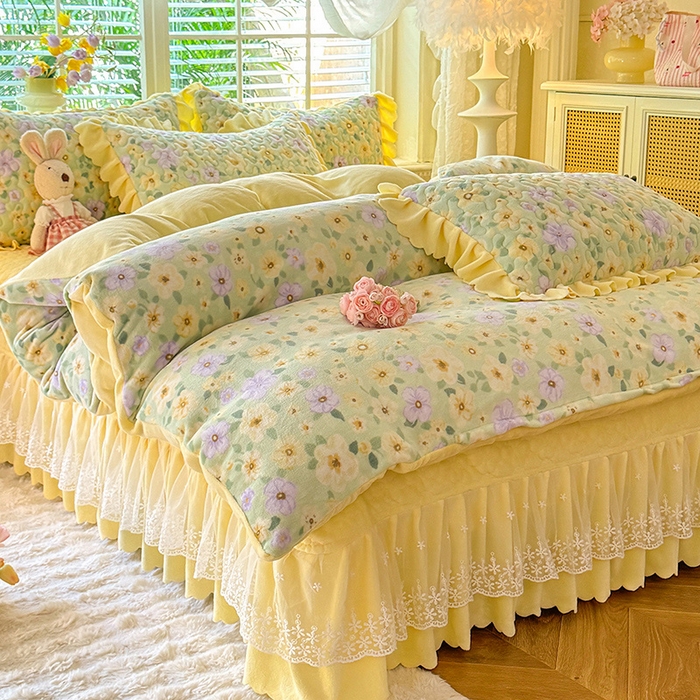 91家纺网 家纺一手货源 找家纺 九诺家纺 2025新款直播热款双层蕾丝花边牛奶绒印花床盖四件套床盖单件三件套 时光-暖阳之春