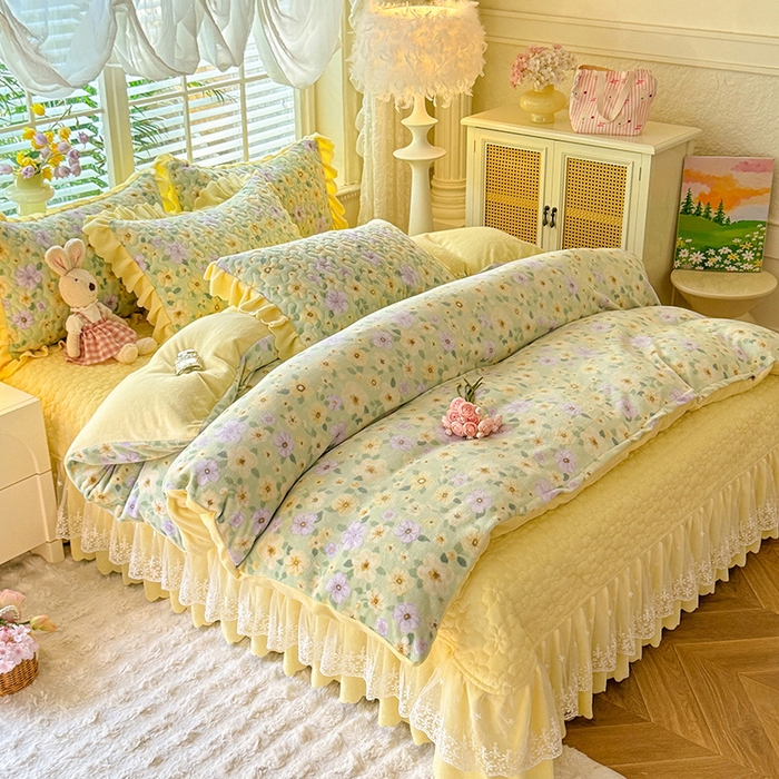 91家纺网 家纺一手货源 找家纺 九诺家纺 2025新款直播热款双层蕾丝花边牛奶绒印花床盖四件套床盖单件三件套 时光-暖阳之春