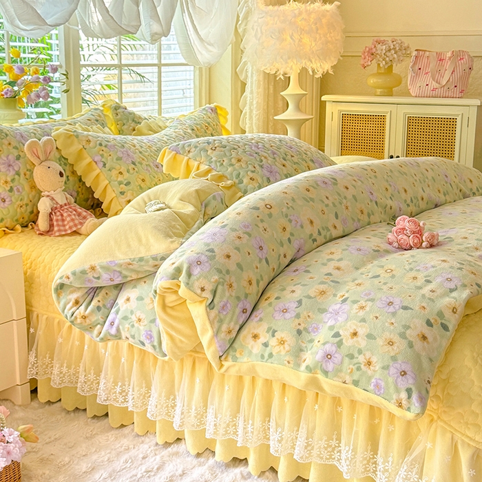 91家纺网 家纺一手货源 找家纺 九诺家纺 2025新款直播热款双层蕾丝花边牛奶绒印花床盖四件套床盖单件三件套 时光-暖阳之春