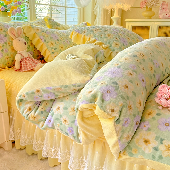 91家纺网 家纺一手货源 找家纺 九诺家纺 2025新款直播热款双层蕾丝花边牛奶绒印花床盖四件套床盖单件三件套 时光-暖阳之春