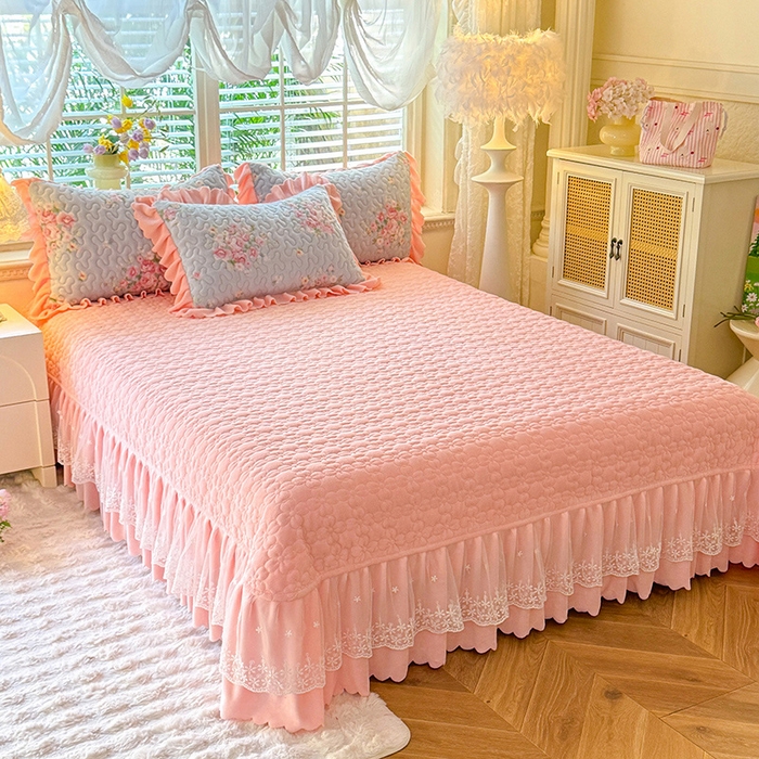 91家纺网 家纺一手货源 找家纺 九诺家纺 2025新款直播热款双层蕾丝花边牛奶绒印花床盖四件套床盖单件三件套 时光-柔情花梦