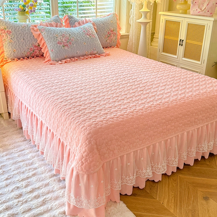 91家纺网 家纺一手货源 找家纺 九诺家纺 2025新款直播热款双层蕾丝花边牛奶绒印花床盖四件套床盖单件三件套 时光-柔情花梦