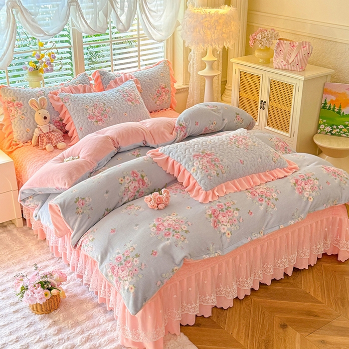 91家纺网 家纺一手货源 找家纺 九诺家纺 2025新款直播热款双层蕾丝花边牛奶绒印花床盖四件套床盖单件三件套 时光-柔情花梦