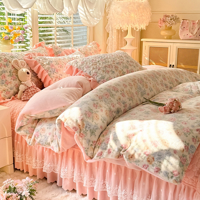 91家纺网 家纺一手货源 找家纺 九诺家纺 2025新款直播热款双层蕾丝花边牛奶绒印花床盖四件套床盖单件三件套 时光-夏日开花