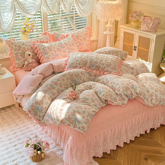 91家纺网 家纺一手货源 找家纺 九诺家纺 2025新款直播热款双层蕾丝花边牛奶绒印花床盖四件套床盖单件三件套 时光-夏日开花