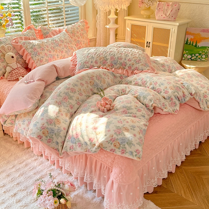 91家纺网 家纺一手货源 找家纺 九诺家纺 2025新款直播热款双层蕾丝花边牛奶绒印花床盖四件套床盖单件三件套 时光-夏日开花