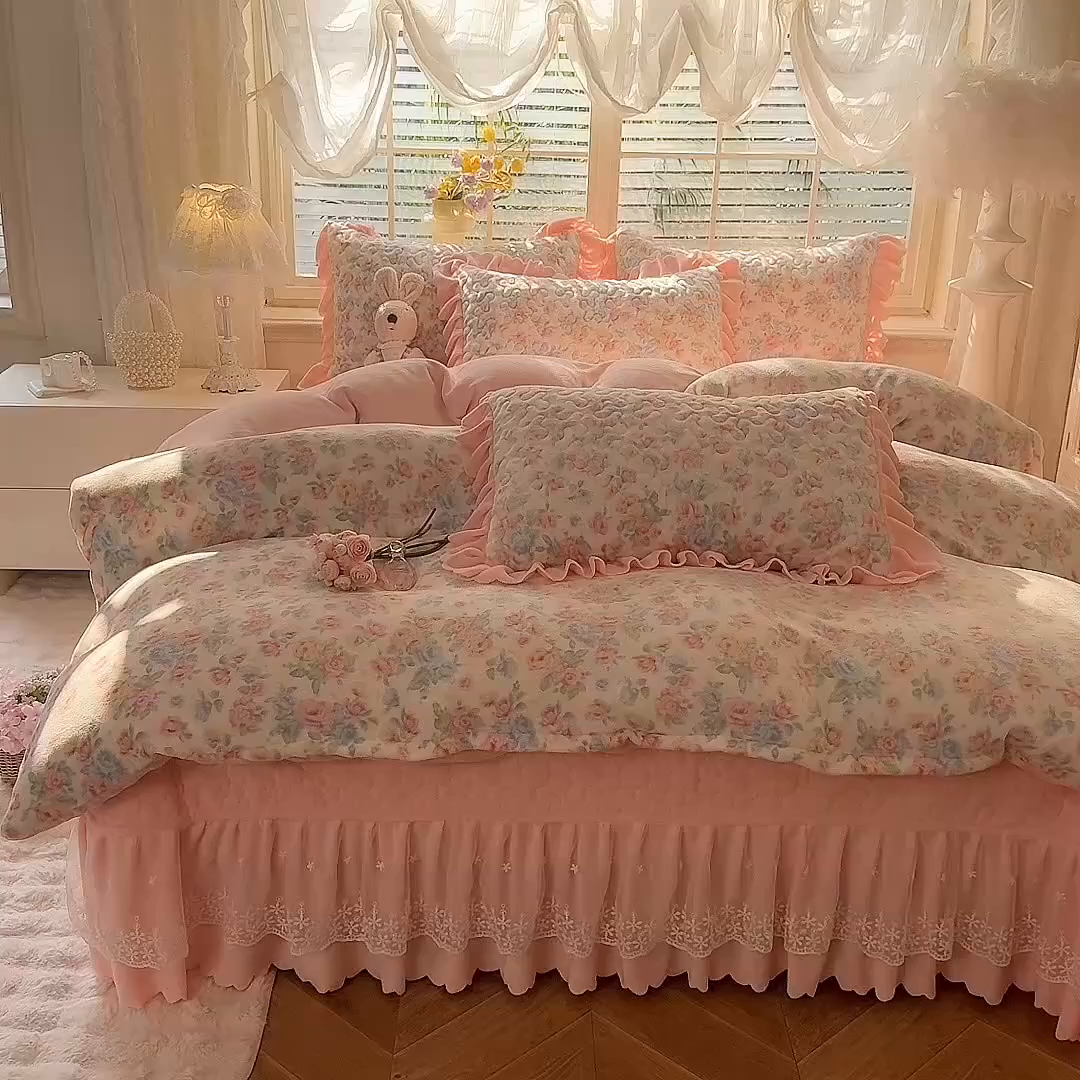 91家纺网 家纺一手货源 找家纺 九诺家纺 2025新款直播热款双层蕾丝花边牛奶绒印花床盖四件套床盖单件三件套 时光-夏日开花