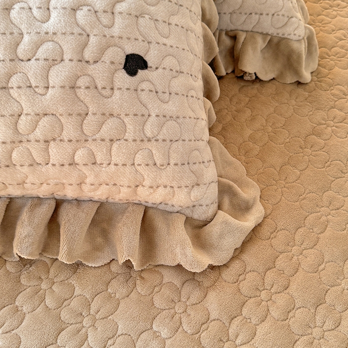 91家纺网 家纺一手货源 找家纺 九诺家纺 2025新款直播热款双层蕾丝花边牛奶绒印花床盖四件套床盖单件三件套 时光-心动旋律