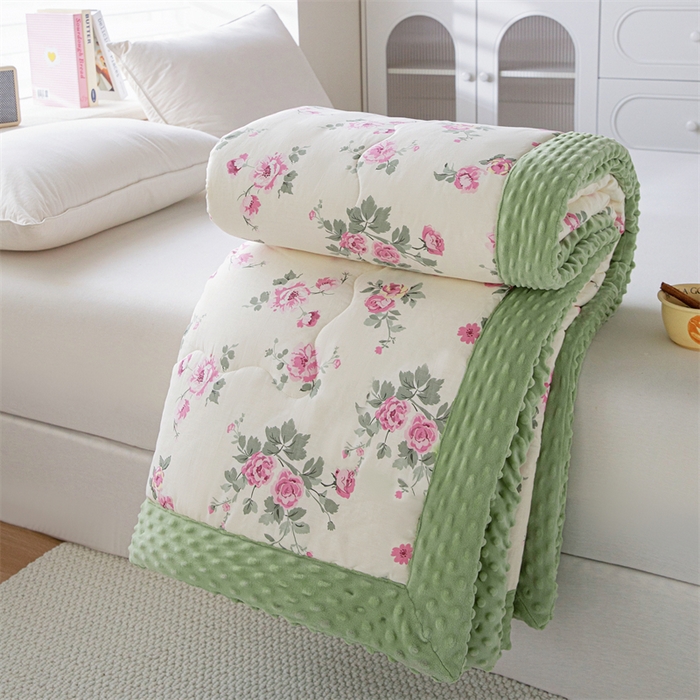 91家纺网 家纺一手货源 找家纺 萌飞 2025新款全棉豆豆绒被子被芯系列 如沐春风