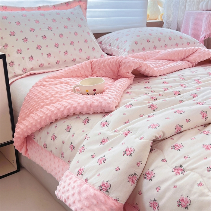 91家纺网 家纺一手货源 找家纺 萌飞 2025新款全棉豆豆绒被子被芯系列 桃花运