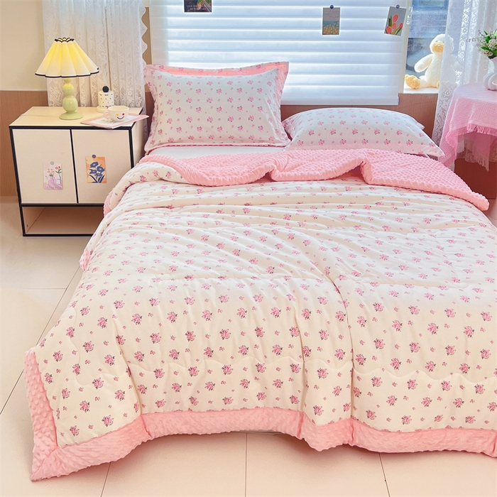 91家纺网 家纺一手货源 找家纺 萌飞 2025新款全棉豆豆绒被子被芯系列 桃花运