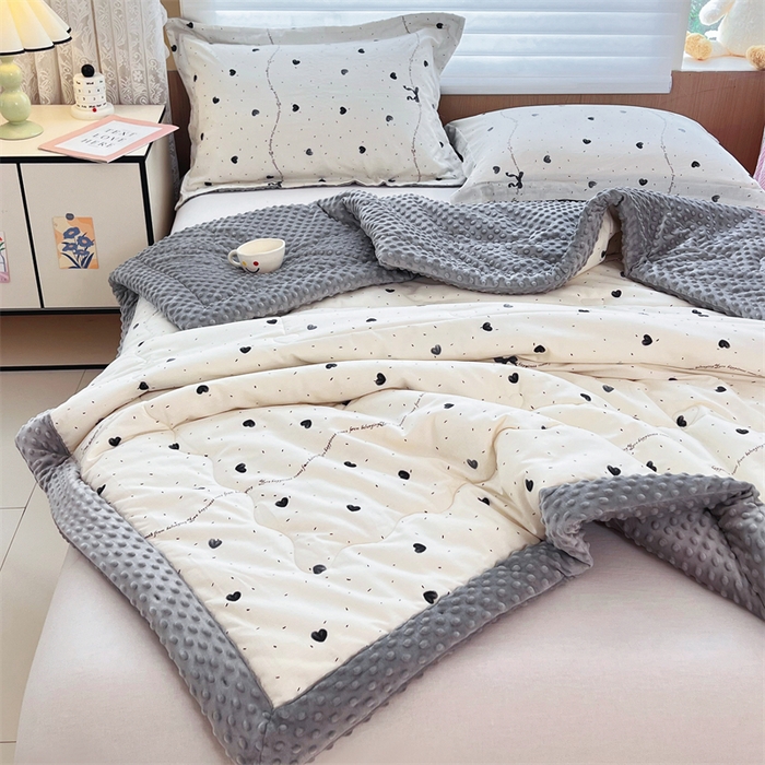 91家纺网 家纺一手货源 找家纺 萌飞 2025新款全棉豆豆绒被子被芯系列 爱心