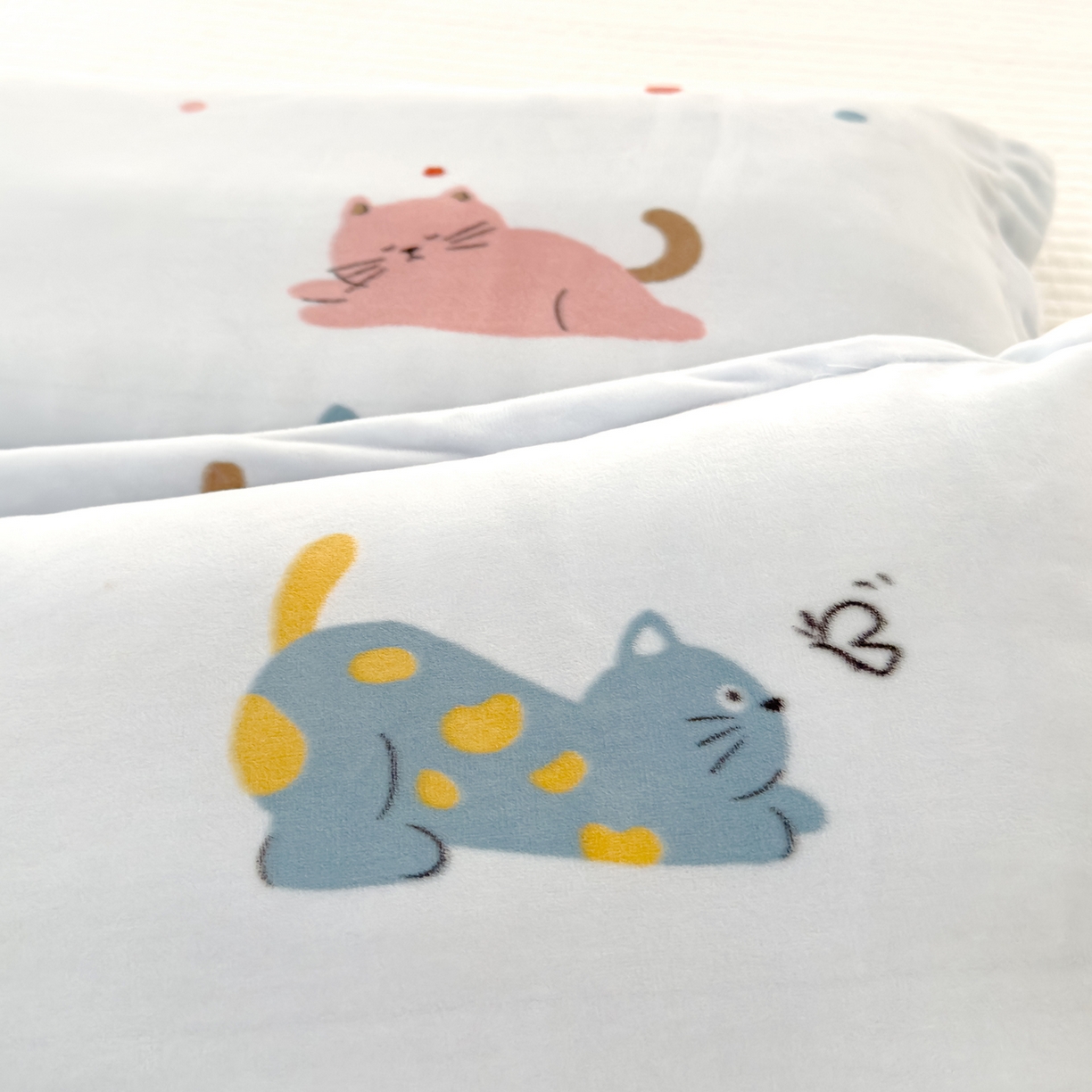 91家纺网 家纺一手货源 找家纺 良佐生活 2025新款A类高克重大版印花宝宝绒枕套 发财猫