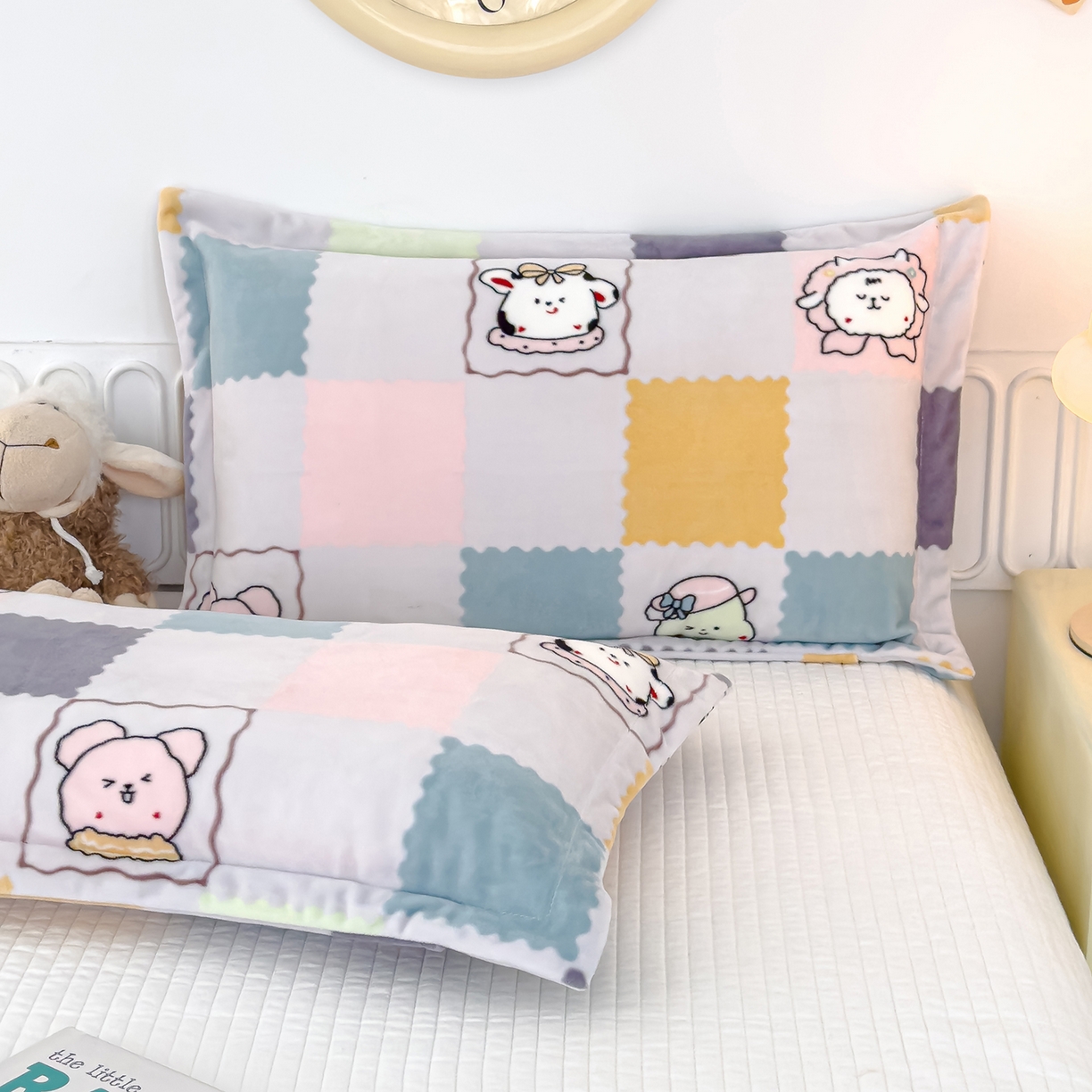 91家纺网 家纺一手货源 找家纺 良佐生活 2025新款A类高克重大版印花宝宝绒枕套 幸福格