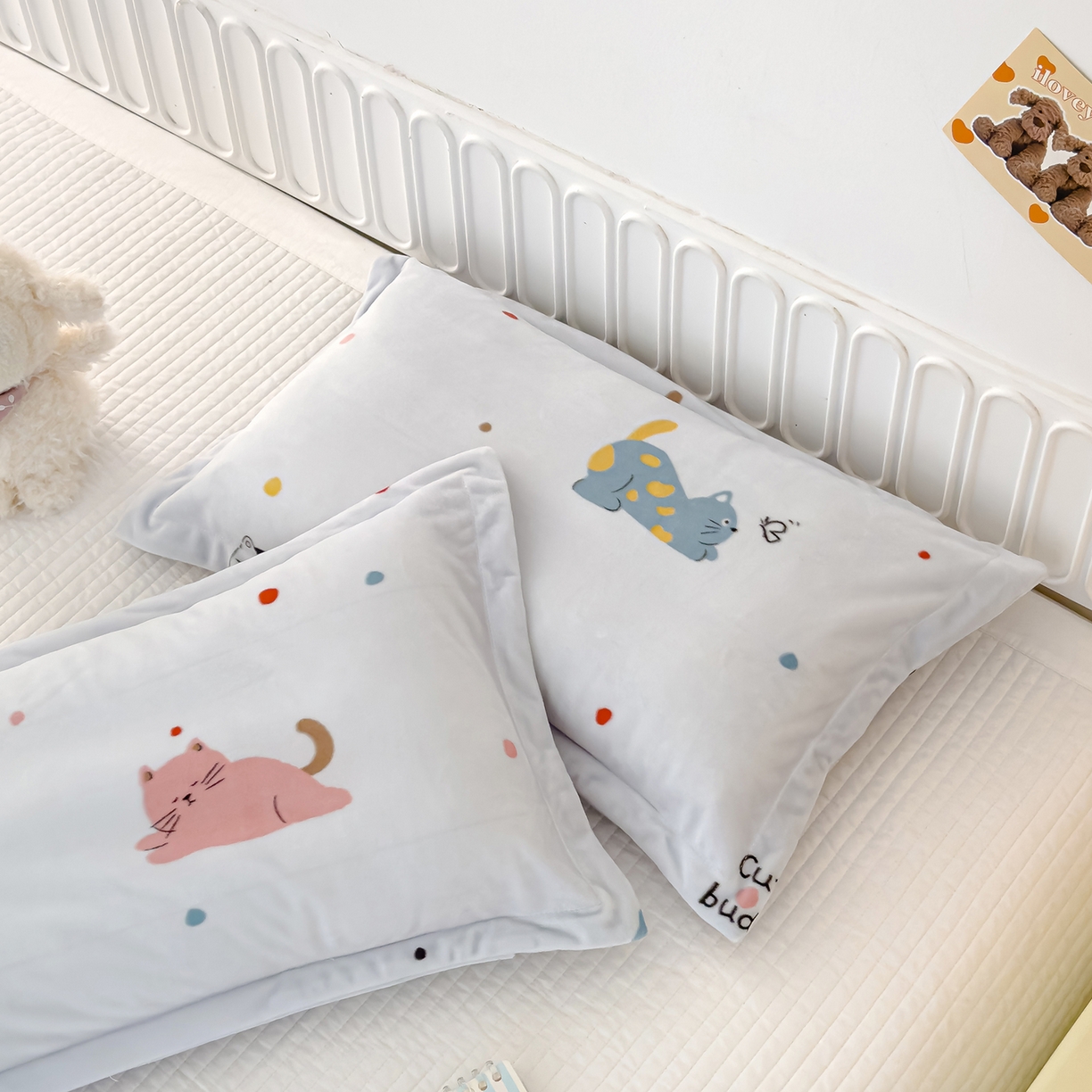 91家纺网 家纺一手货源 找家纺 良佐生活 2025新款A类高克重大版印花宝宝绒枕套 发财猫