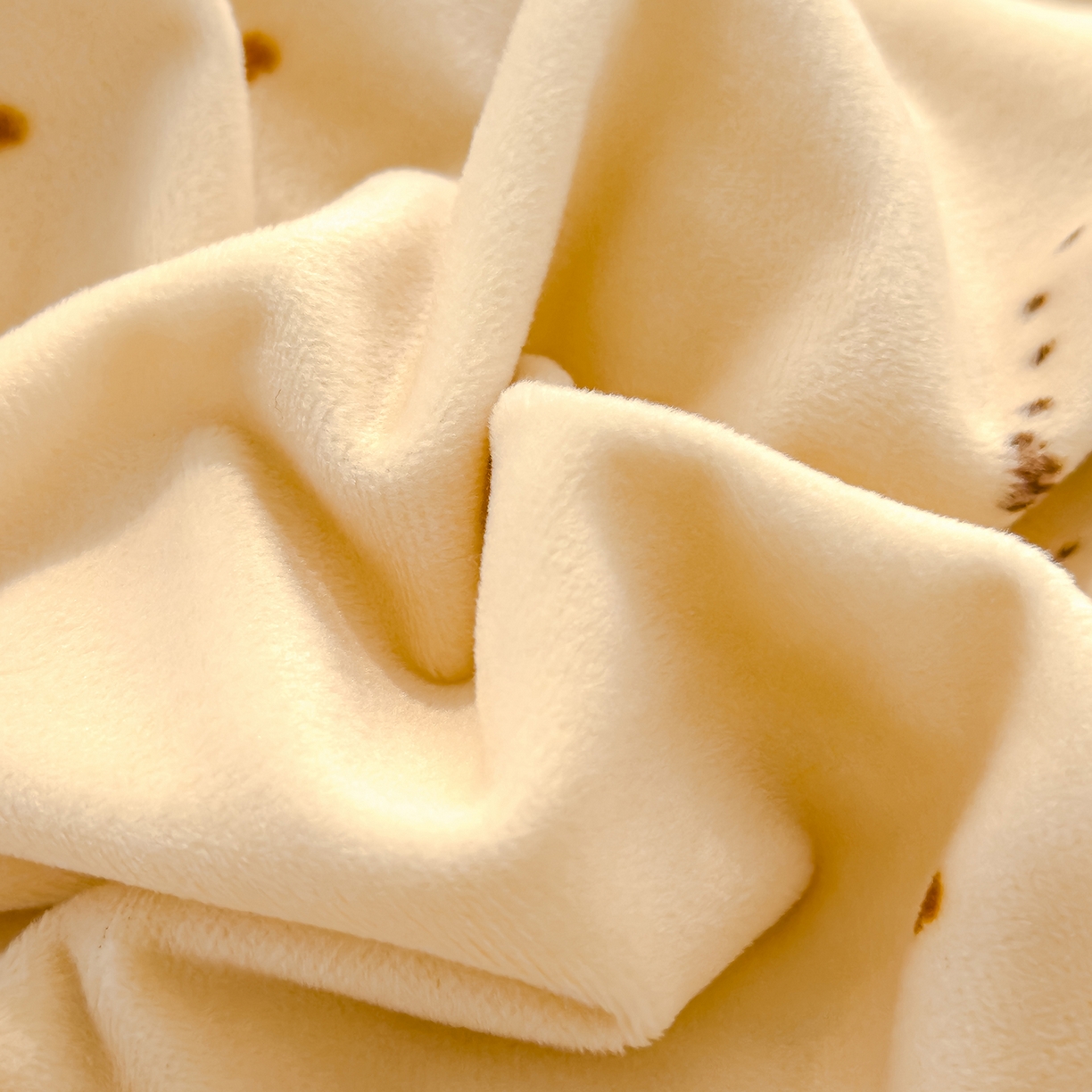 91家纺网 家纺一手货源 找家纺 良佐生活 2025新款A类高克重大版印花宝宝绒枕套 爱心樱桃