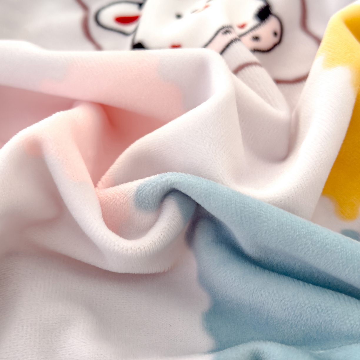 91家纺网 家纺一手货源 找家纺 良佐生活 2025新款A类高克重大版印花宝宝绒枕套 幸福格