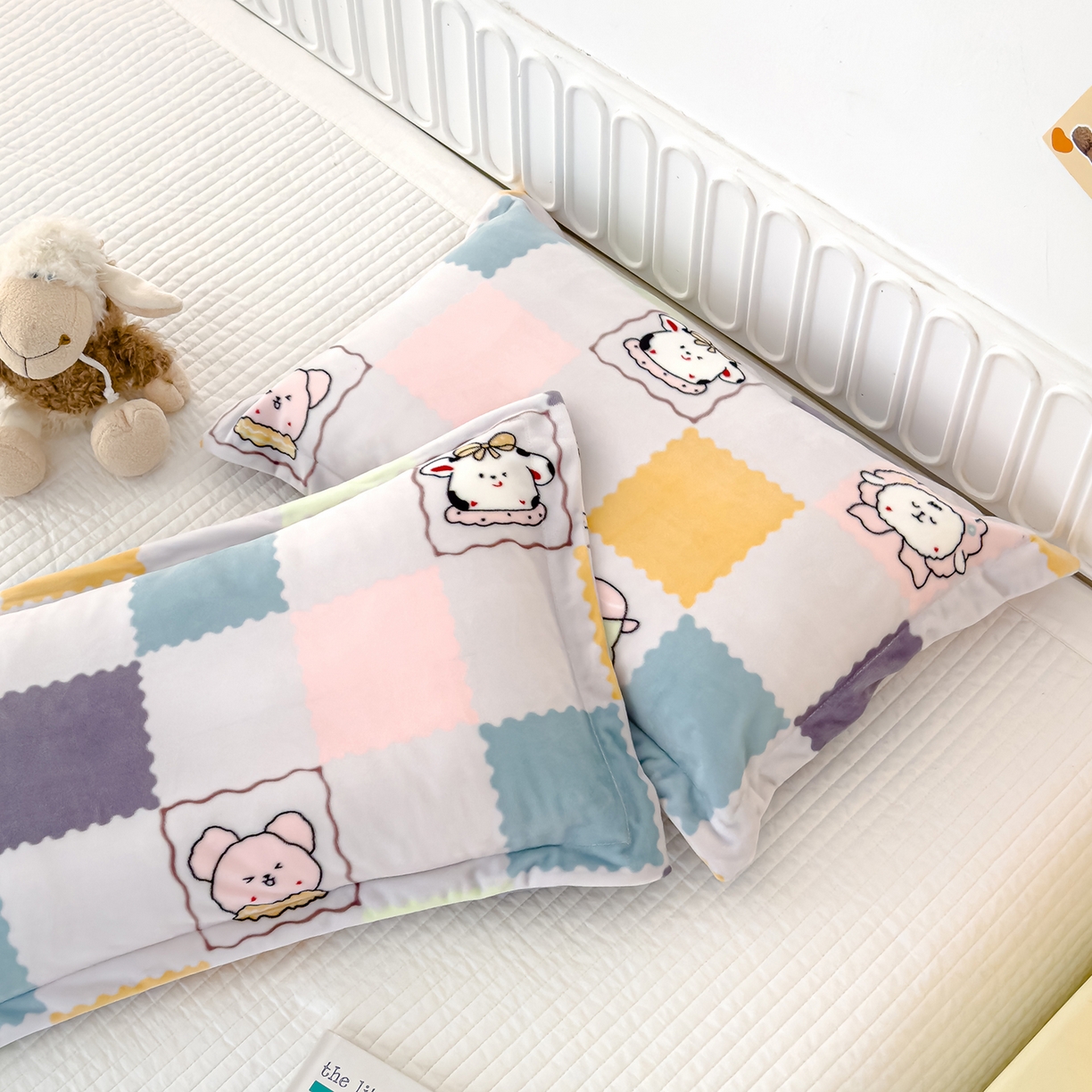 91家纺网 家纺一手货源 找家纺 良佐生活 2025新款A类高克重大版印花宝宝绒枕套 幸福格