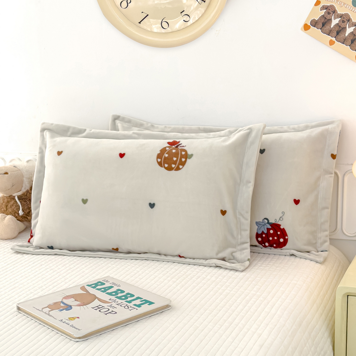 91家纺网 家纺一手货源 找家纺 良佐生活 2025新款A类高克重大版印花宝宝绒枕套 爱心南瓜