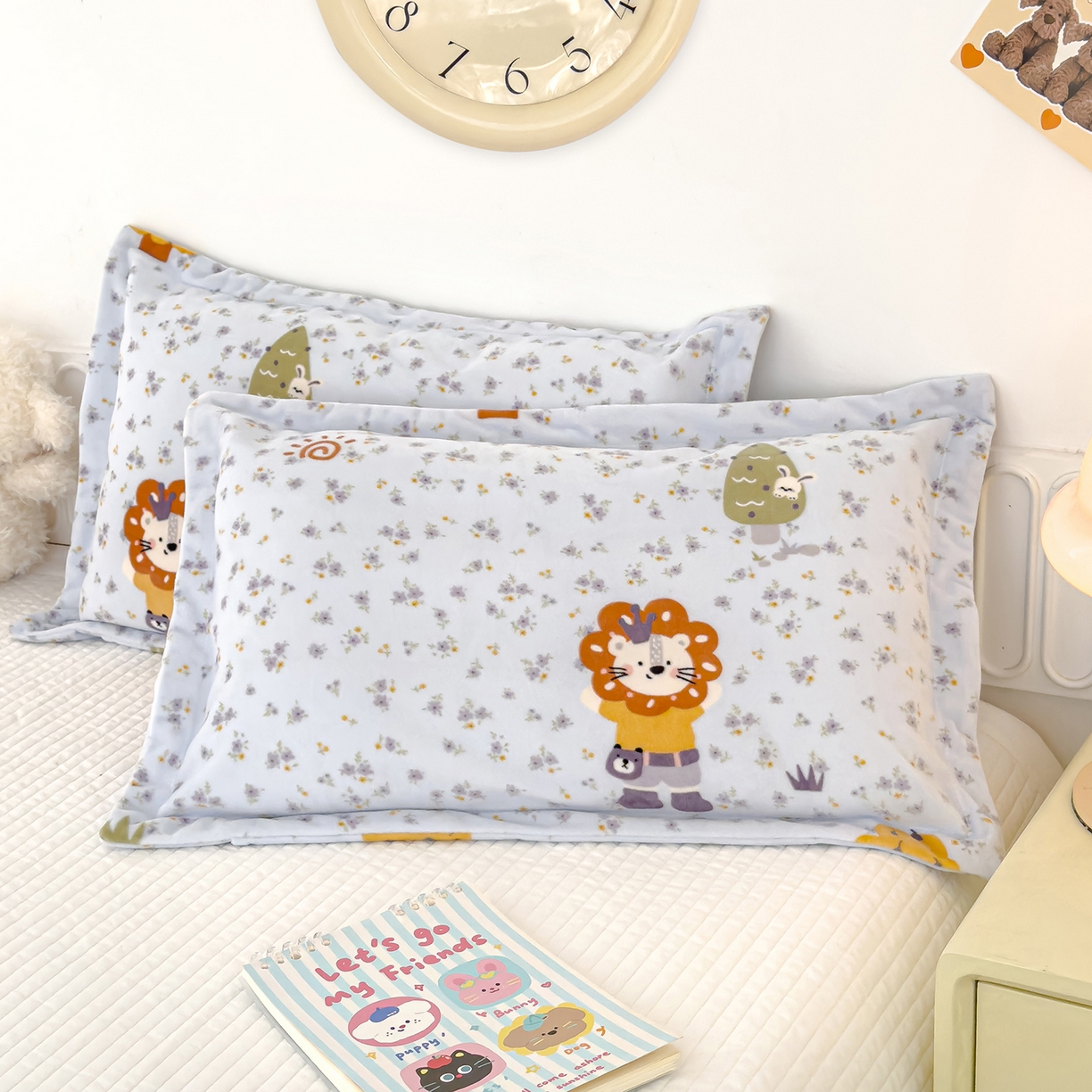 91家纺网 家纺一手货源 找家纺 良佐生活 2025新款A类高克重大版印花宝宝绒枕套 小狮子-蓝  主