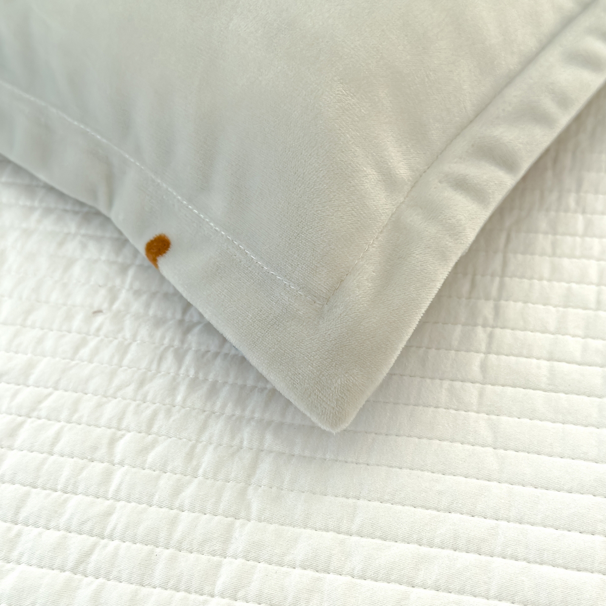 91家纺网 家纺一手货源 找家纺 良佐生活 2025新款A类高克重大版印花宝宝绒枕套 爱心南瓜