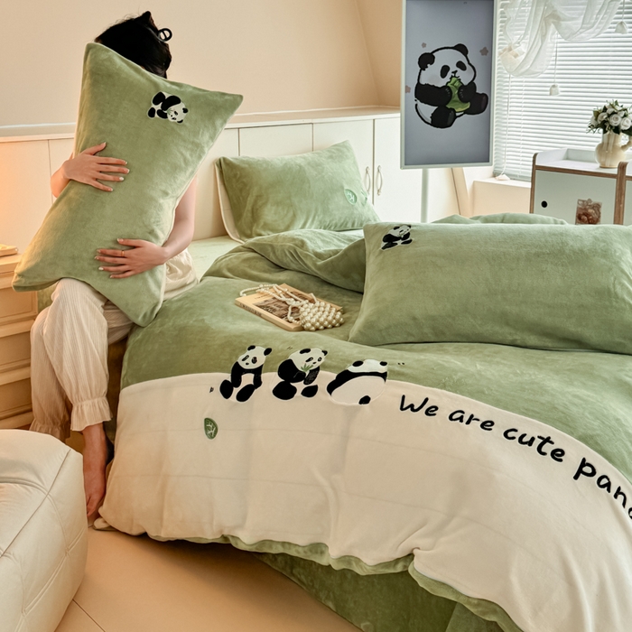 91家纺网 家纺一手货源 找家纺 （总）懒猫家纺 2025新款牛奶绒刺绣四件套-胖达