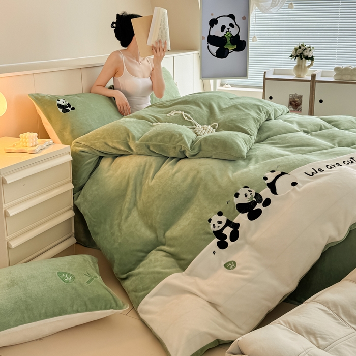 91家纺网 家纺一手货源 找家纺 （总）懒猫家纺 2025新款牛奶绒刺绣四件套-胖达