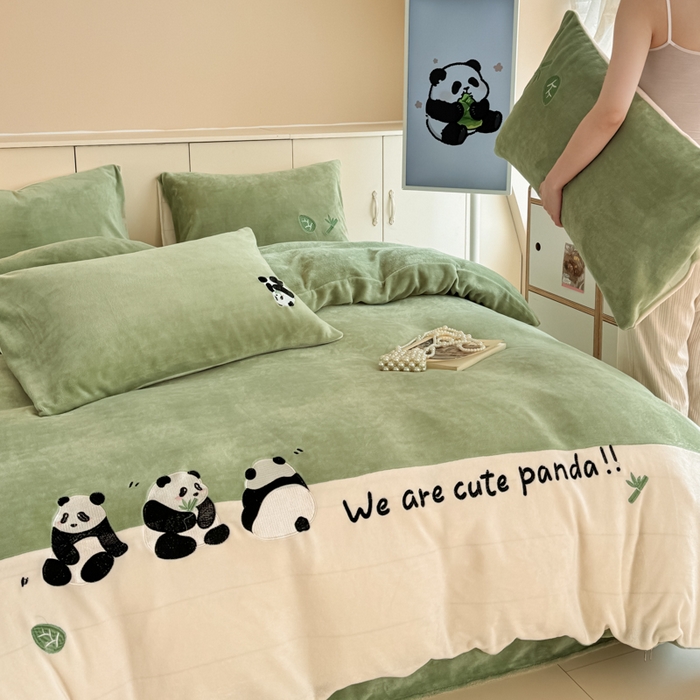 91家纺网 家纺一手货源 找家纺 懒猫家纺 2025新款牛奶绒刺绣四件套-胖达 胖达-哈密绿