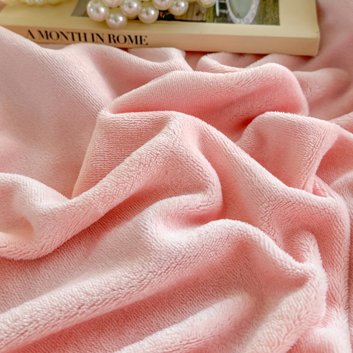 91家纺网 家纺一手货源 找家纺 懒猫家纺 2025新款牛奶绒刺绣四件套-胖达 胖达-蜜桃粉