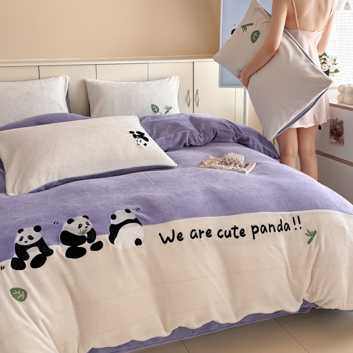 91家纺网 家纺一手货源 找家纺 懒猫家纺 2025新款牛奶绒刺绣四件套-胖达 胖达-星辰紫