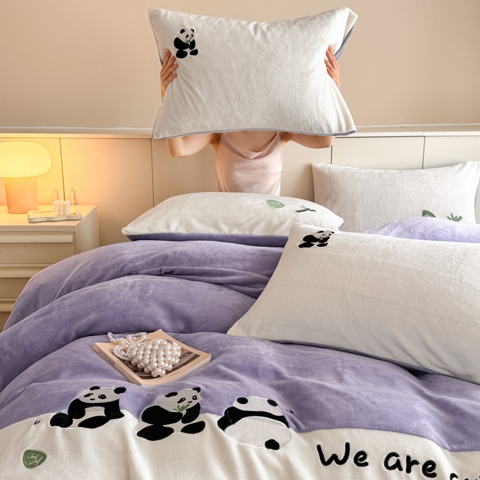 91家纺网 家纺一手货源 找家纺 懒猫家纺 2025新款牛奶绒刺绣四件套-胖达 胖达-星辰紫