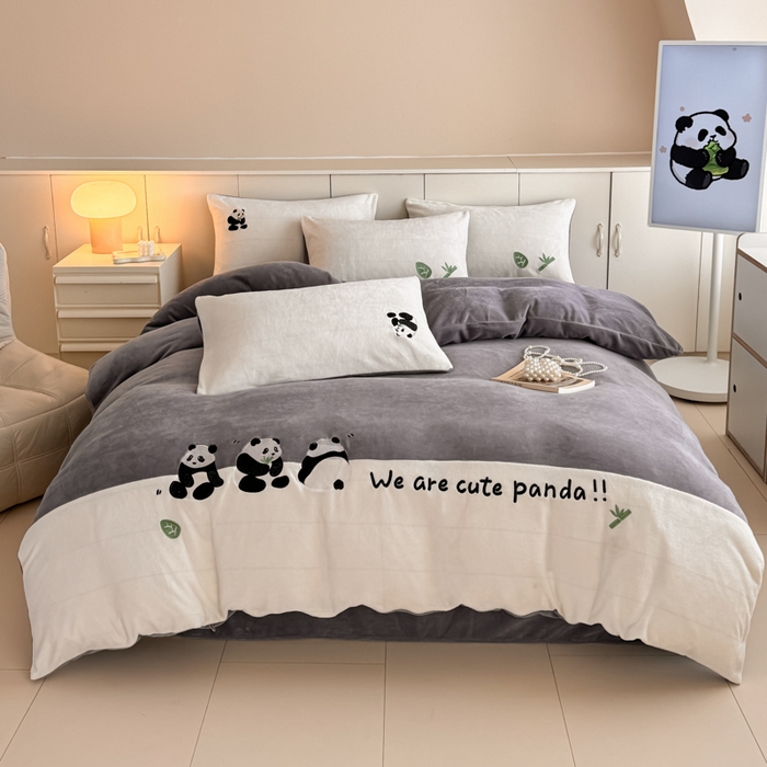 91家纺网 家纺一手货源 找家纺 懒猫家纺 2025新款牛奶绒刺绣四件套-胖达 胖达-夜幕灰