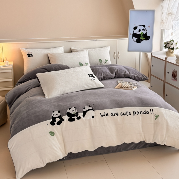 91家纺网 家纺一手货源 找家纺 懒猫家纺 2025新款牛奶绒刺绣四件套-胖达 胖达-夜幕灰