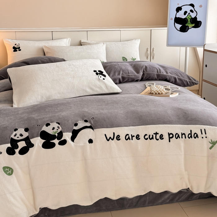 91家纺网 家纺一手货源 找家纺 懒猫家纺 2025新款牛奶绒刺绣四件套-胖达 胖达-夜幕灰