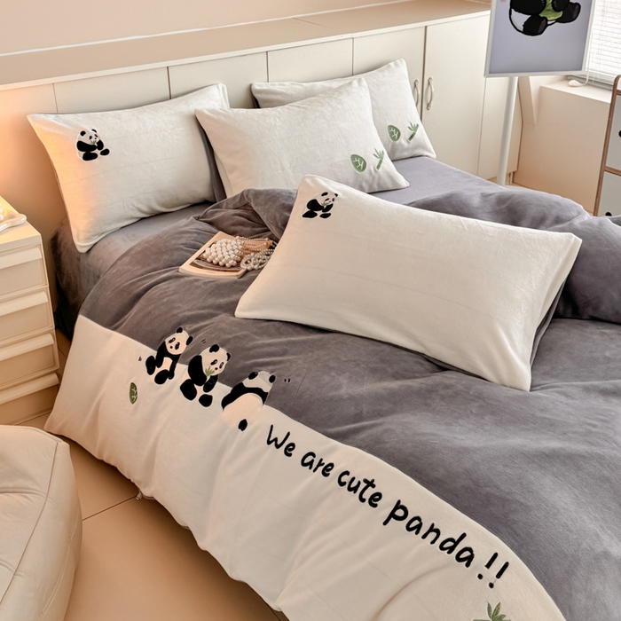 91家纺网 家纺一手货源 找家纺 懒猫家纺 2025新款牛奶绒刺绣四件套-胖达 胖达-夜幕灰