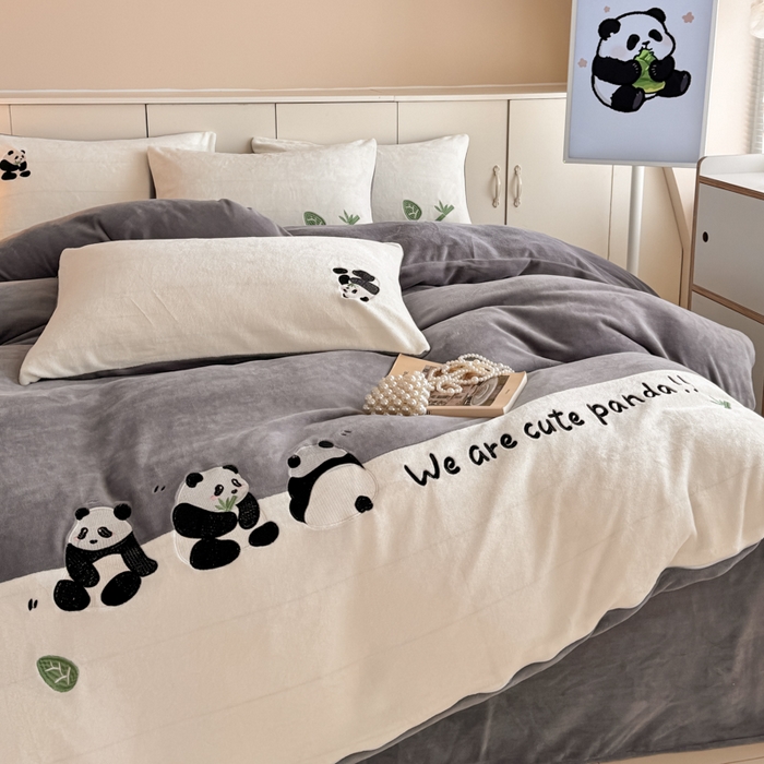 91家纺网 家纺一手货源 找家纺 懒猫家纺 2025新款牛奶绒刺绣四件套-胖达 胖达-夜幕灰