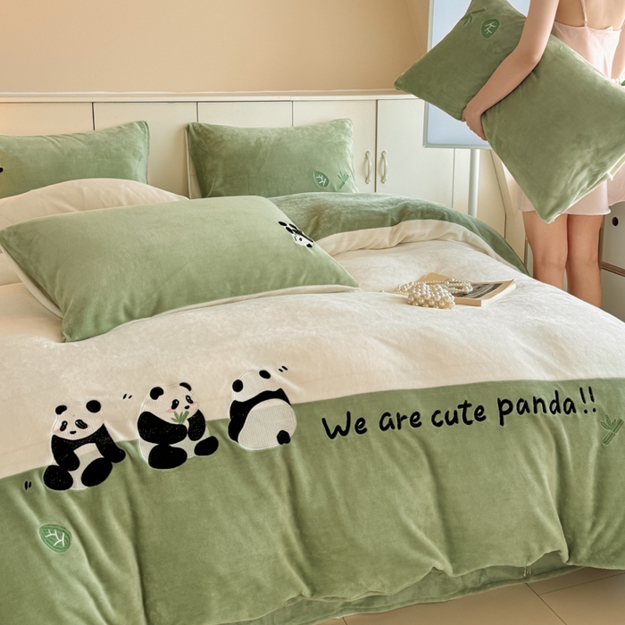 91家纺网 家纺一手货源 找家纺 懒猫家纺 2025新款牛奶绒刺绣四件套-胖达 胖达-云茶白