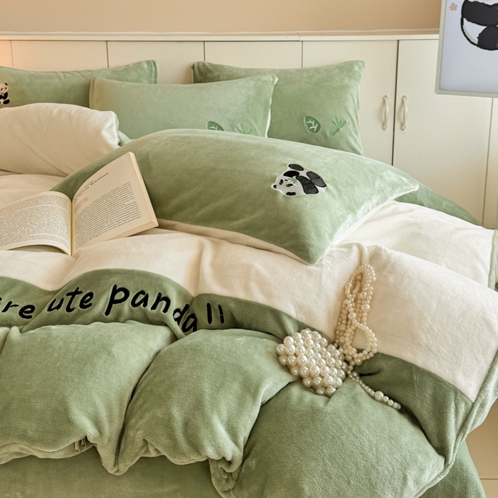 91家纺网 家纺一手货源 找家纺 懒猫家纺 2025新款牛奶绒刺绣四件套-胖达 胖达-云茶白