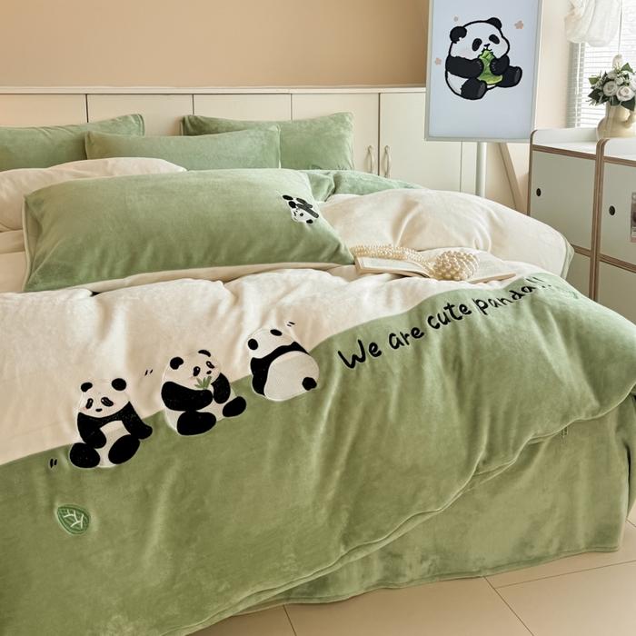 91家纺网 家纺一手货源 找家纺 懒猫家纺 2025新款牛奶绒刺绣四件套-胖达 胖达-云茶白