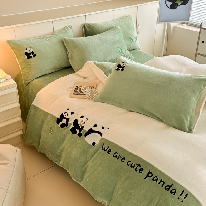 91家纺网 家纺一手货源 找家纺 懒猫家纺 2025新款牛奶绒刺绣四件套-胖达 胖达-云茶白