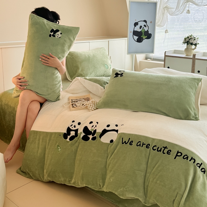 91家纺网 家纺一手货源 找家纺 懒猫家纺 2025新款牛奶绒刺绣四件套-胖达 胖达-云茶白