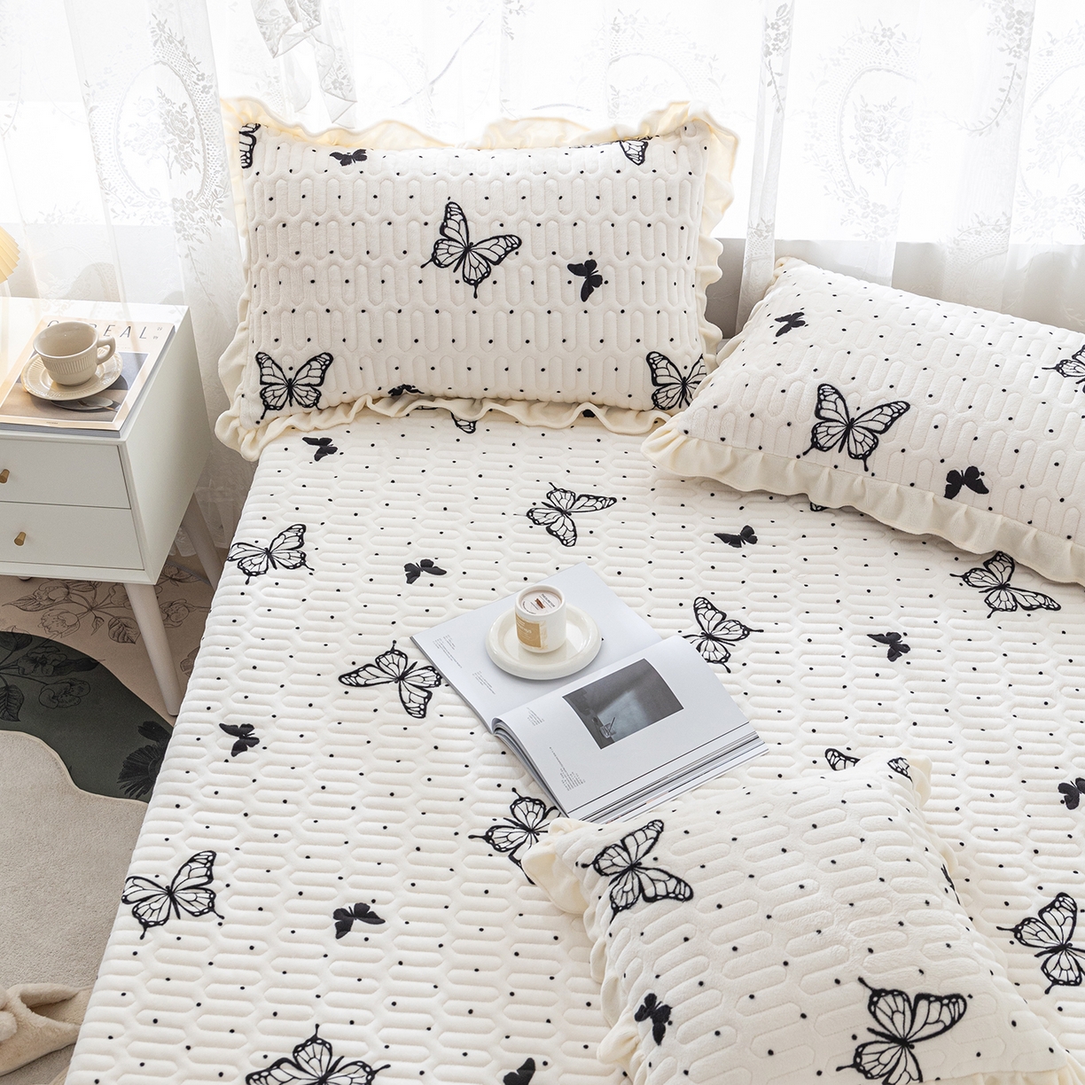 91家纺网 家纺一手货源 找家纺 美优兰 2025秋冬新款牛奶绒榻榻米垫床盖（可定制） 蝶梦