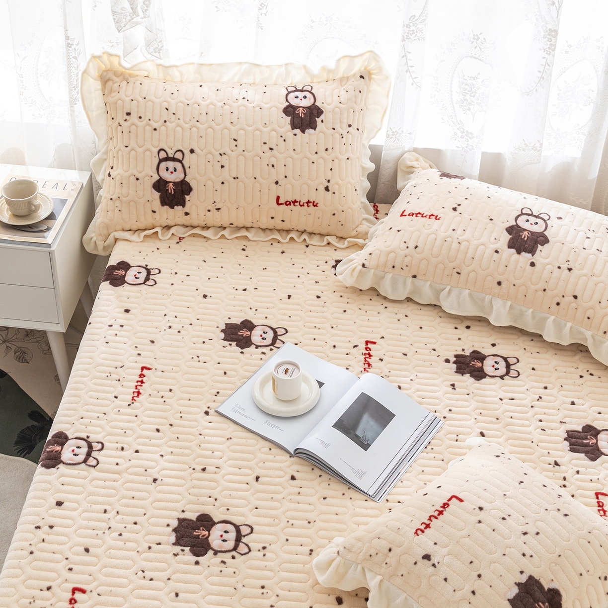 91家纺网 家纺一手货源 找家纺 美优兰 2025秋冬新款牛奶绒榻榻米垫床盖（可定制） 拉兔兔