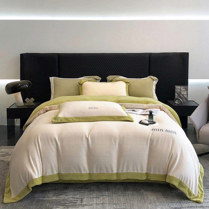 91家纺网 家纺一手货源 找家纺 懒猫家纺 2025新款牛奶绒刺绣四件套-贝利 贝利-奶昔白绿